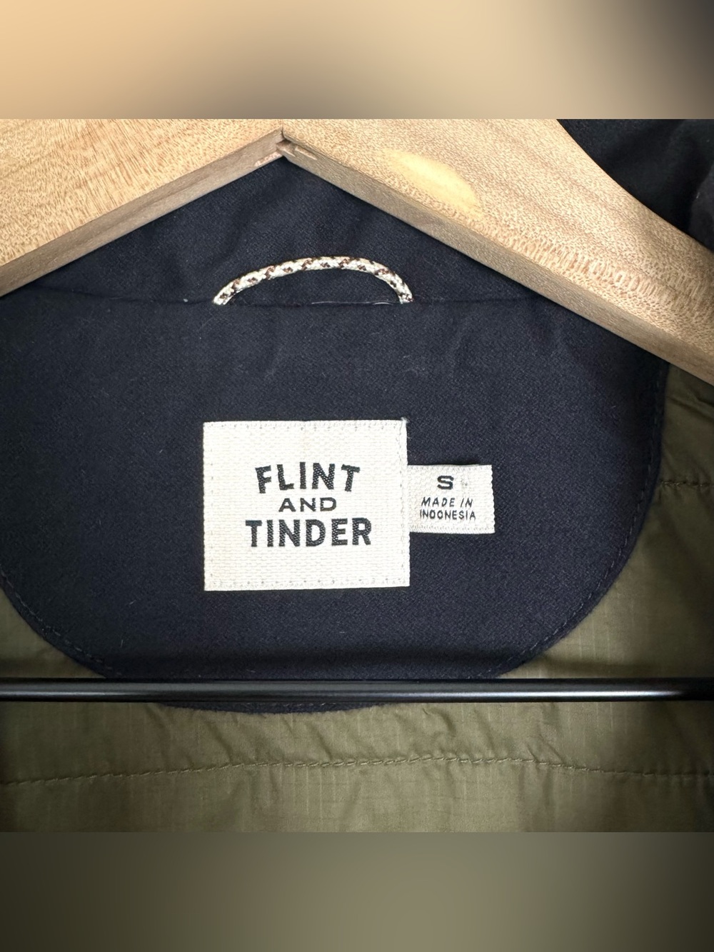Flint and Tinder York Quilted Vest Waxed Canvas Water Resistant Navy Blue Small - Picture 14 of 15